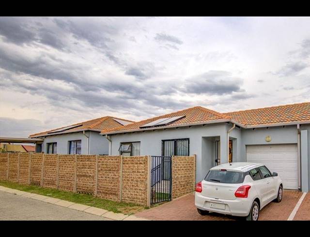 3 BEDROOM TOWNHOUSE FOR SALE IN PARKRAND